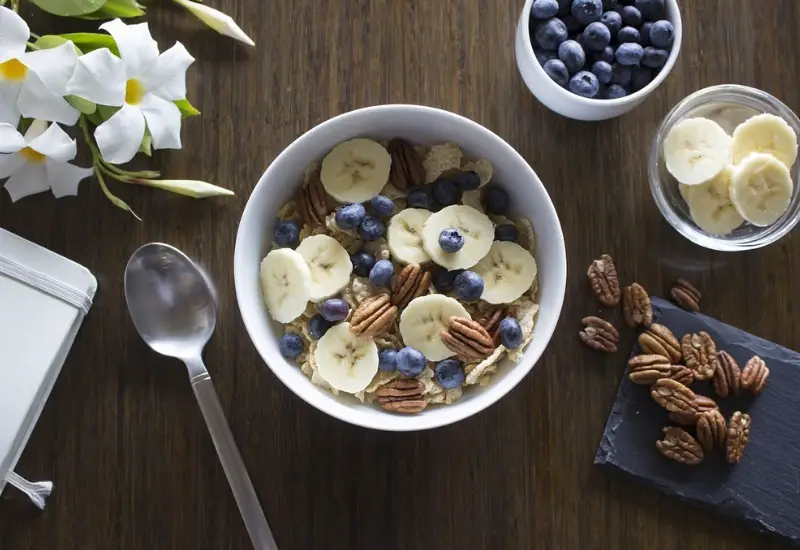 banana almond crunch bowl